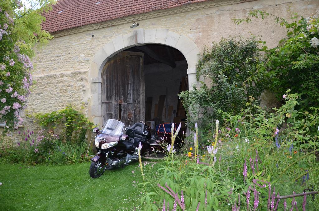 Le Vieux Velo Bed & Breakfast Chaptuzat Exterior photo