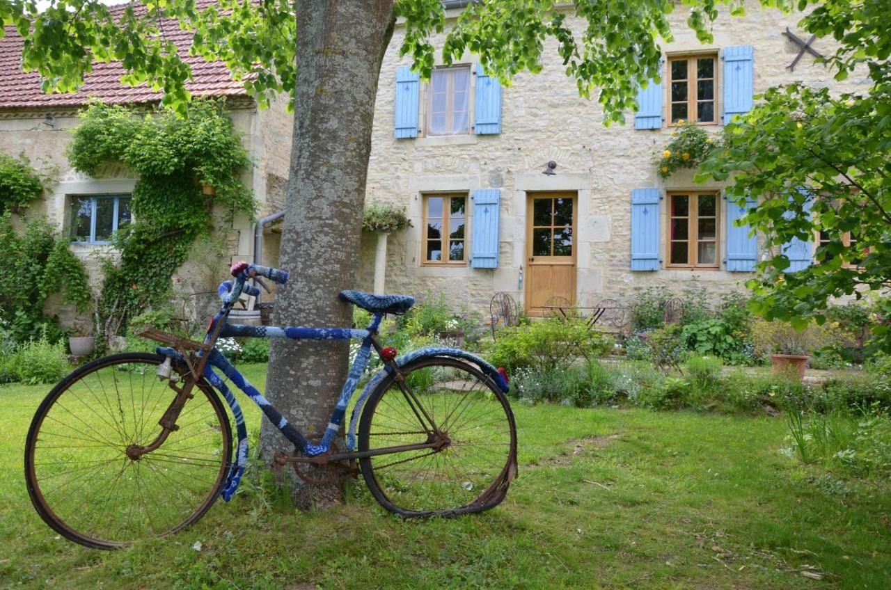 Le Vieux Velo Bed & Breakfast Chaptuzat Exterior photo