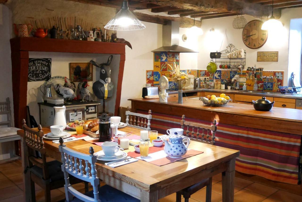 Le Vieux Velo Bed & Breakfast Chaptuzat Exterior photo