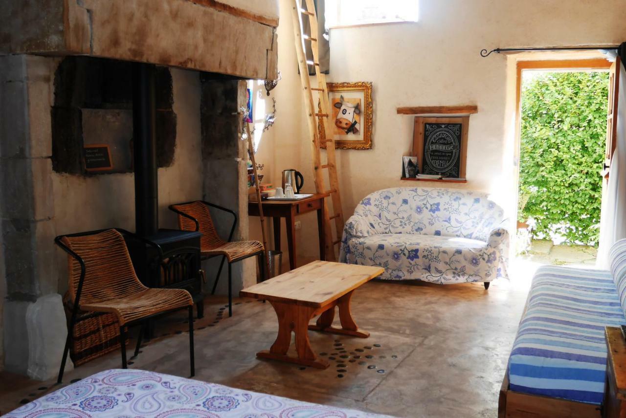 Le Vieux Velo Bed & Breakfast Chaptuzat Exterior photo