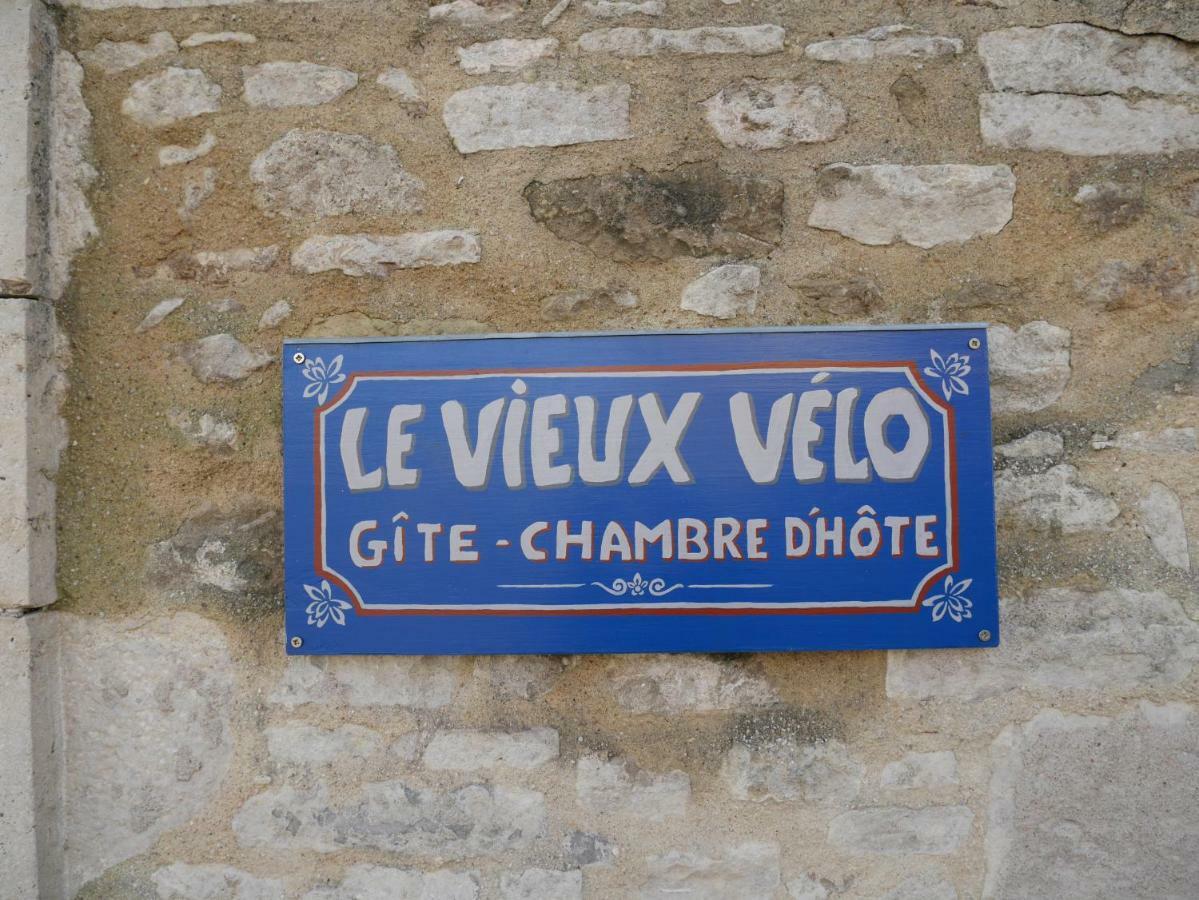 Le Vieux Velo Bed & Breakfast Chaptuzat Exterior photo